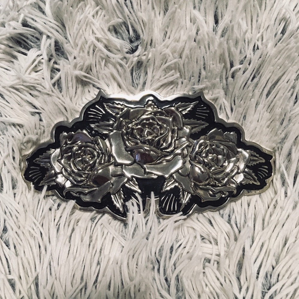 FAMOUS STARS & STRAPS BELT BUCKLE BIG ROSES